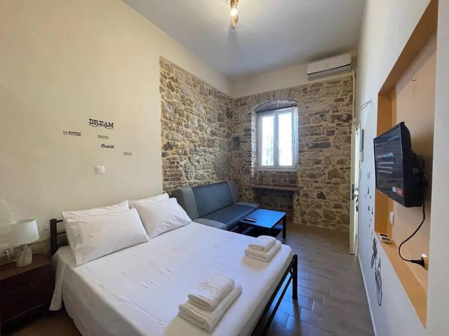 Q Apartments In Corfu Town Ngoại thất bức ảnh